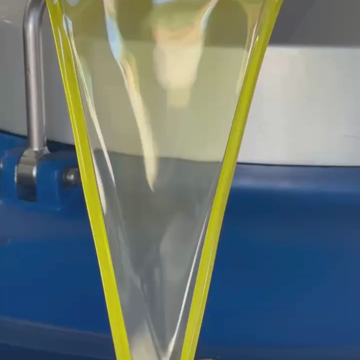 Degleri Premium Extra Virgin Olive Oil being pressed from same-day harvested olives from the Degleri family-owned groves, low in acidity and rich in polyphenols.